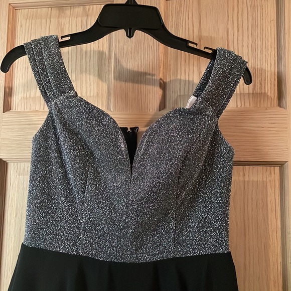 Silver and black side straps zipper goes down halfway knee links size 7 fits a 6 - Picture 2 of 4